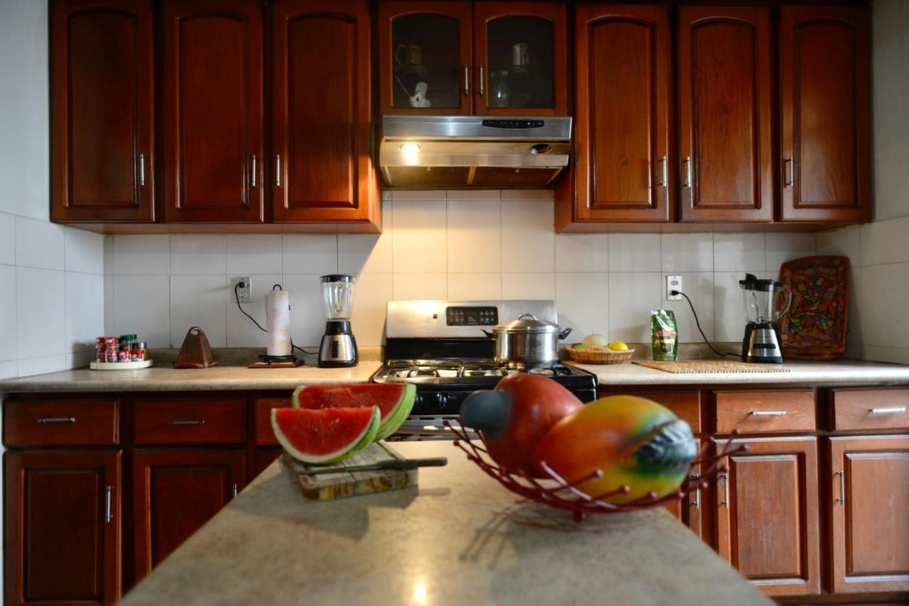 Casa Xunaan Kab * San Salvador