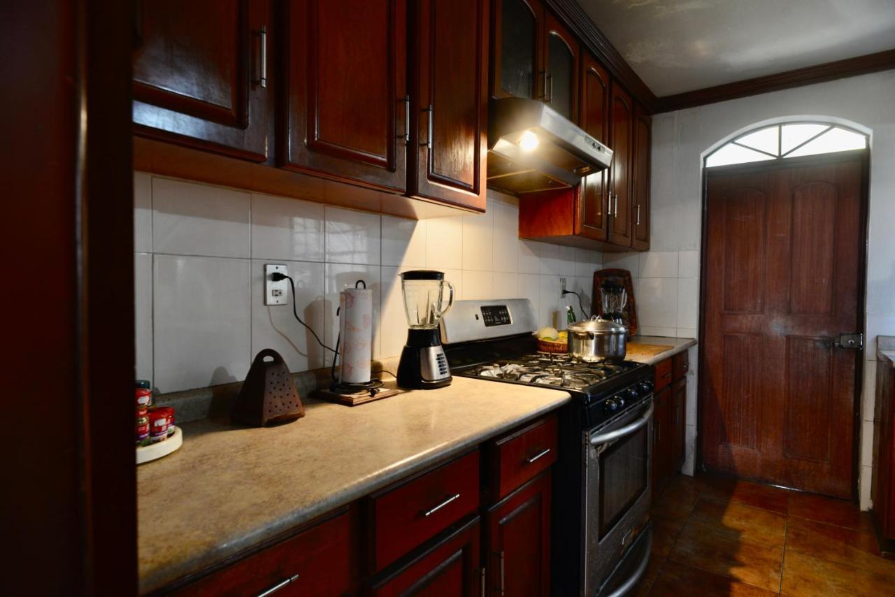 Casa Xunaan Kab * San Salvador